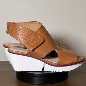 Naya Seeker Leather Wedge Sandal size 12